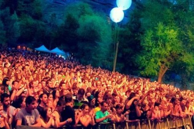 River Party: Πενήντα χιλιάδες κόσμος για μουσική μέχρι τελικής πτώσεως δίπλα στο ποτάμι του Αλιάκμονα  - Κυρίως Φωτογραφία - Gallery - Video