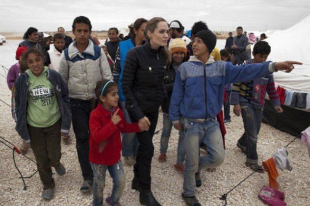 Κοντά στους Σύρους πρόσφυγες η Αντζελίνα Τζολί - Ειδική απεσταλμένη στην Ιορδανία - Κυρίως Φωτογραφία - Gallery - Video