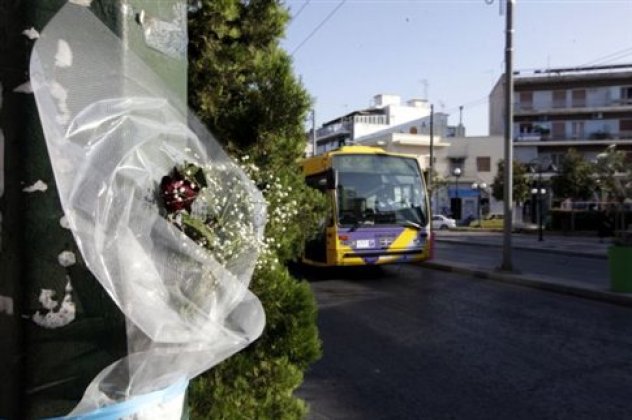 Ένας «τζαμπατζής» λιγότερος... για ένα γαμοεισιτήριο κι ένα κωλοευρώ- Το άρθρο τoυ Πέτρου Κατσάκου - Κυρίως Φωτογραφία - Gallery - Video