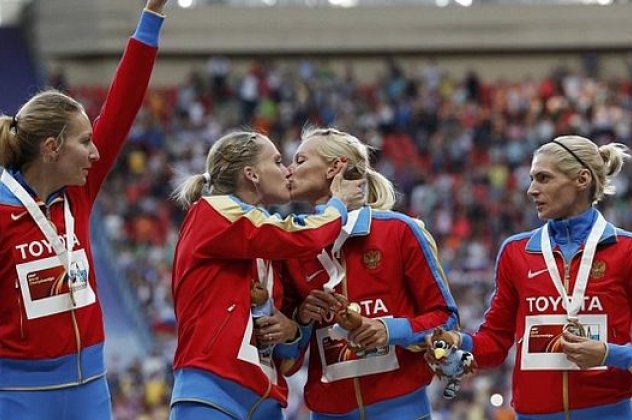 Παγκόσμιο Πρωτάθλημα Στίβου: Φιλί στο στόμα για τις Ρωσίδες πάνω στο βάθρο εκφράζοντας την αντίθεσή τους στον αντι-ομοφυλοφιλικό νόμο στην Ρωσία! - Κυρίως Φωτογραφία - Gallery - Video