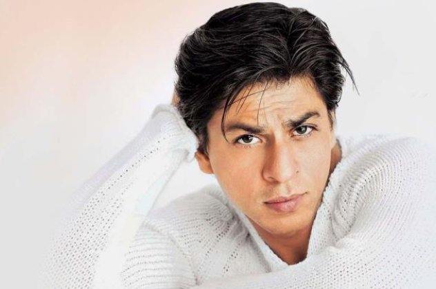 Ο Shahrukh Khan είναι επίσημα ο ωραιότερος άντρας όχι του Hollywood αλλά του...Bollywood ! Tρέμε Brad Pitt, & George Clooney, να φοβάσαι Ashton Kutcter κλπ.  - Κυρίως Φωτογραφία - Gallery - Video