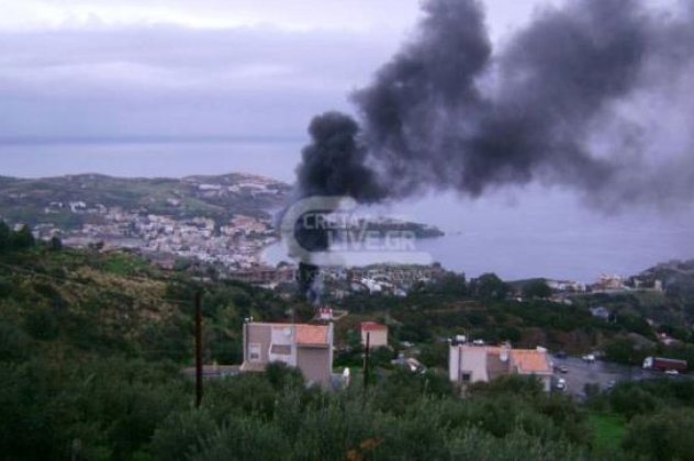 Δύο νεκροί στην Κρήτη από έκρηξη φιαλών οξυγόνου στο τροχαίο-Θύματα ο Δ/ντης και ο Πρόεδρος των Εργαζομένων ΕΚΑΒ - Κυρίως Φωτογραφία - Gallery - Video