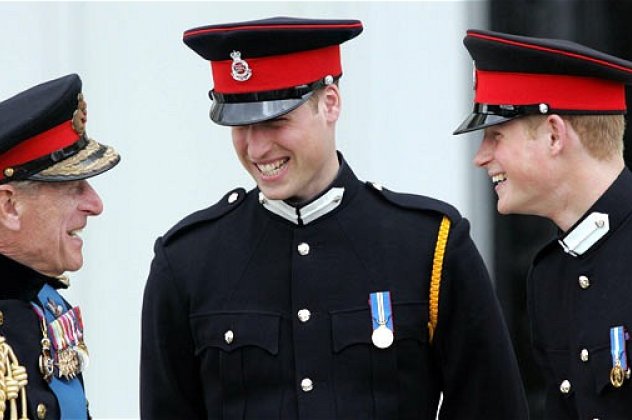 Βγάζει την στρατιωτική στολή ο πρίγκιπας Ουίλιαμ για να επικεντρωθεί στα βασιλικά καθήκοντα του - Κυρίως Φωτογραφία - Gallery - Video