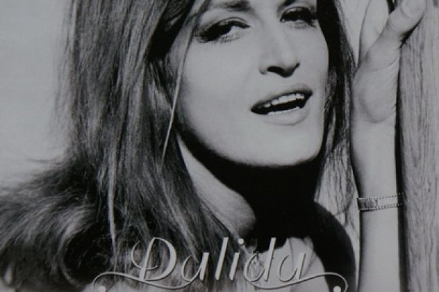 Ηταν 1957 όταν η ανεπανάληπτη Dalida πήρε Χρυσό Βραβείο για το Bambino - Δείτε και ακούστε αυτή την υπέροχη Ιταλοαιγύπτια αλλά... Γαλλίδα τραγουδίστρια! (φωτό - βίντεο)  - Κυρίως Φωτογραφία - Gallery - Video