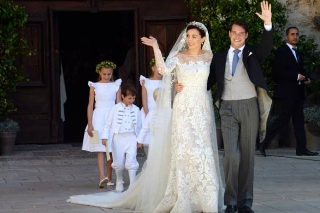Ax τι ρομαντικός γάμος στην εξοχή του 28 χρονου πρίγκιπα Felix του Λουξεμβούργου και της πριγκίπισσας του Claire - Δαντέλες στο νυφικό δημιουργία του Elie Saab (φωτό)  - Κυρίως Φωτογραφία - Gallery - Video