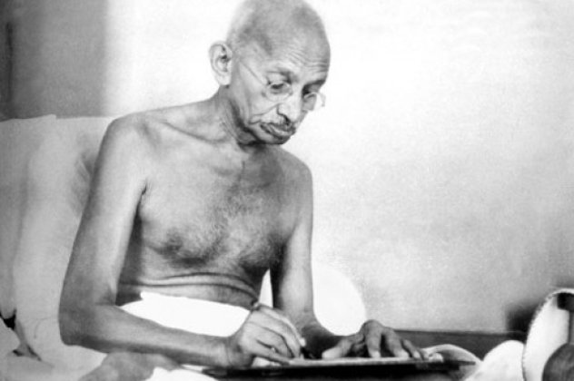Ημέρα Μαχάτμα Γκάντι σήμερα και εντρυφήστε στις 10 θεμελιώδεις αρχές του και τα αποφθέγματα με τα οποία ήθελε να αλλάξει τον κόσμο - Κυρίως Φωτογραφία - Gallery - Video