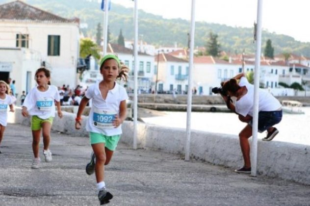 Ζήστε την εμπειρία του Spetses mini Marathon-Ένας «Ιστορικός γύρος» ενός πανέμορφου νησιού - Κυρίως Φωτογραφία - Gallery - Video