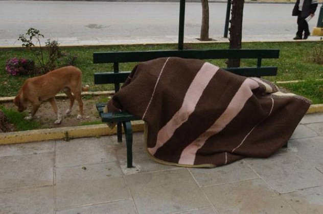 Επιτέλους... γίναμε ξανά πλούσιοι - αν μείνουμε στα παγκάκια μόνο είμαστε φτωχοί - Το ''πικρό'' άρθρο του Γιώργου Κράλογλου!‏ - Κυρίως Φωτογραφία - Gallery - Video