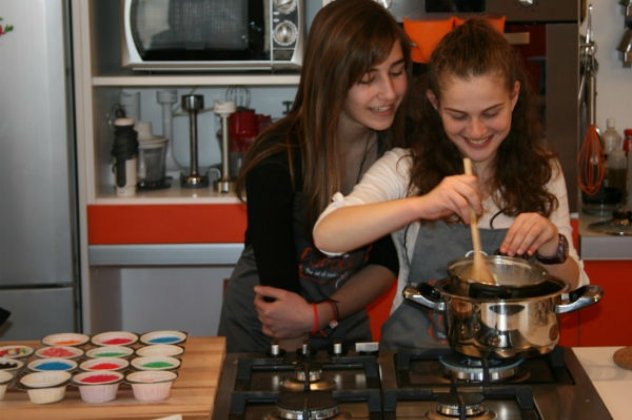 Μικρά χεράκια στην κουζίνα: Μαθήματα μαγειρικής για παιδιά από τον Βαγγέλη Δρίσκα, τον Βησσαρίωνα Παρθένη και τον Κυριάκο Μελά! Μια θαυμάσια απασχόληση  - Κυρίως Φωτογραφία - Gallery - Video