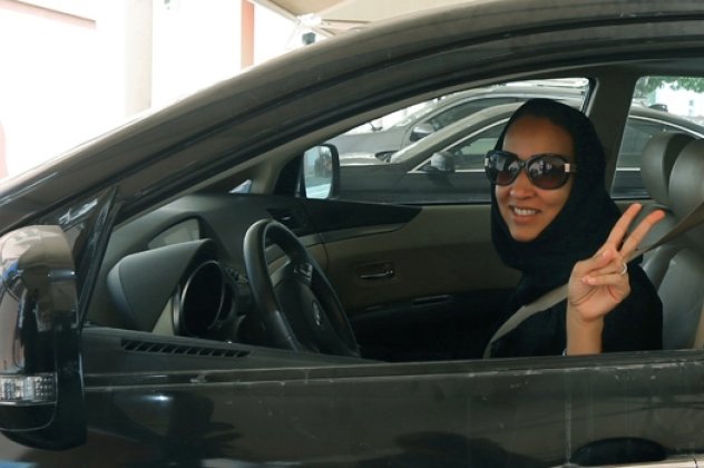 Smile: ''Νο Woman No Drive'' -  το γύρο του διαδικτύου κάνει το βίντεο κλιπ με τον... Bob Marley να σατιρίζει την απαγόρευση οδήγησης των γυναικών στην Σαουδική Αραβία! (βίντεο) - Κυρίως Φωτογραφία - Gallery - Video