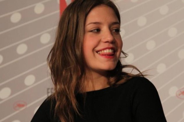 Backstage με την Adèle Exarchopoulos στη φωτογράφιση της για το εξώφυλλο Νοεμβρίου της Madame Figaro! (βίντεο)‏ - Κυρίως Φωτογραφία - Gallery - Video