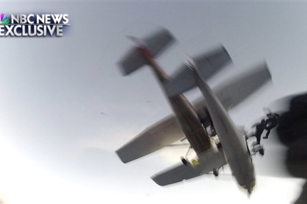 «Κόβει την ανάσα» το βίντεο με τη σύγκρουση δύο αεροπλάνων στον αέρα (βίντεο) - Κυρίως Φωτογραφία - Gallery - Video