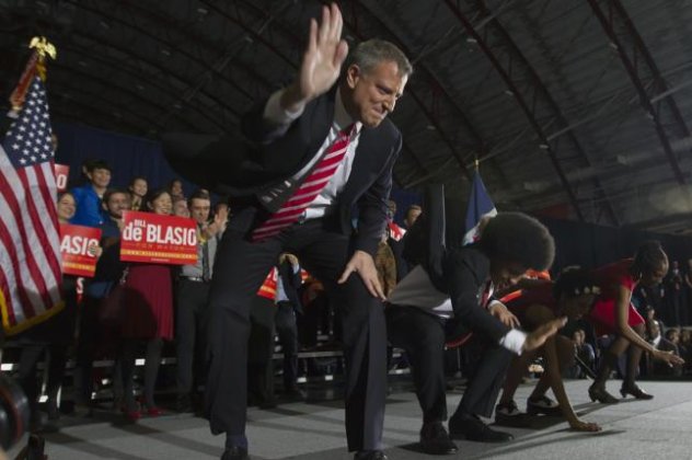 Γιόρτασε χορεύοντας «Smackdown» με την οικογένεια του ο νεοεκλεγείς Δήμαρχος της Νέας Υόρκης,  Μπιλ Ντε Μπλάζιο (βίντεο) - Κυρίως Φωτογραφία - Gallery - Video