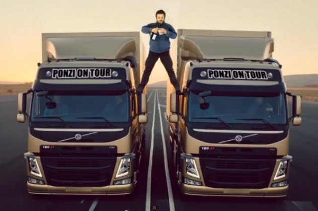 Smile: Θυμάστε την διαφήμιση με τον Van Damme και τα φορτηγά της Volvo; Δείτε την απάντηση από τον δικό μας κωμικό Αλέξανδρο Κοντοπίδη! (βίντεο) - Κυρίως Φωτογραφία - Gallery - Video