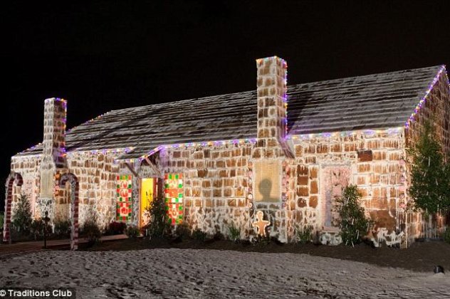 Ρεκόρ Γκίνες: Αυτό είναι το gingerbread το γλυκό σπιτάκι με 36 εκ. θερμίδες που φτιάχτηκε με 1.360 κιλά ζάχαρης, 7.200 αυγά και 816 κιλά βουτύρου!  - Κυρίως Φωτογραφία - Gallery - Video