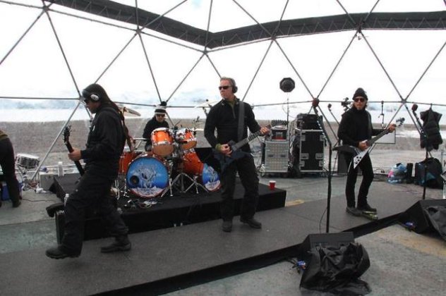Οι «καυτοί» Metallica με τη συναυλία τους  «έλιωσαν»  τους πάγους στην Ανταρκτική (φωτό & βίντεο) - Κυρίως Φωτογραφία - Gallery - Video