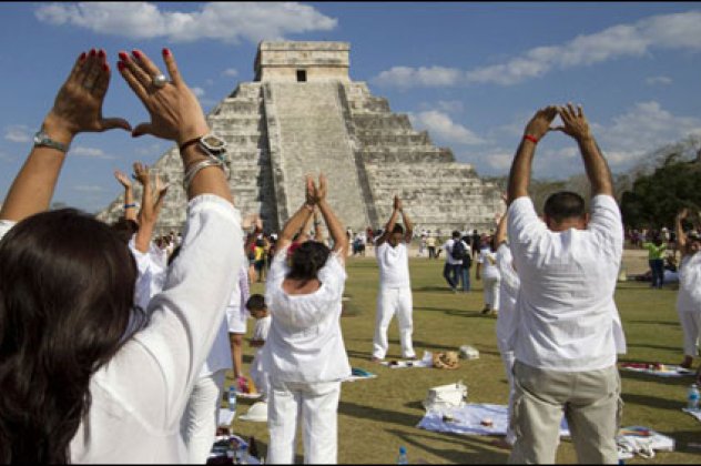 Λαϊκό προσκύνημα σήμερα στο μνημείο Τσιτσέν Ιτζά των Μάγια - Κυρίως Φωτογραφία - Gallery - Video