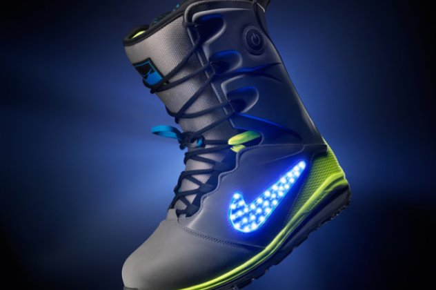 Με φωτάκια χριστουγεννιάτικα μοιάζουν τα Led που φωτίζουν τις νέες μπότες για snowboard της Nike και είναι...ουάου! (φωτό & βίντεο) - Κυρίως Φωτογραφία - Gallery - Video