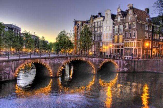 Καλημέρα-Σήμερα πάμε στο Άμστερνταμ, την Ολλανδική πόλη του γκούντα και της τουλίπας, για να ανάψουμε τα Χριστουγεννιάτικα φώτα πάνω σε ένα ποδήλατο! (φωτό) - Κυρίως Φωτογραφία - Gallery - Video