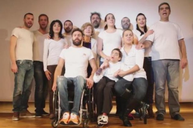 ''Αγκάλιασε με, μπορείς; Δε διαφέρω'' – Ένα συγκινητικό βίντεο για τα άτομα με αναπηρία… Μην το χάσετε! (βίντεο) - Κυρίως Φωτογραφία - Gallery - Video