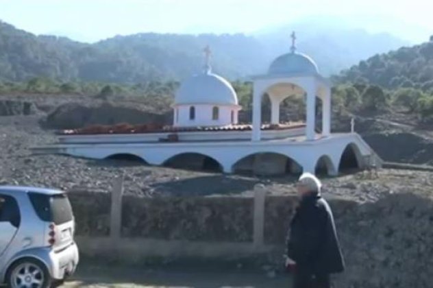 Απίστευτο - Εκκλησία στην Κόρινθο θάφτηκε κάτω από λάσπες! (βίντεο) - Κυρίως Φωτογραφία - Gallery - Video