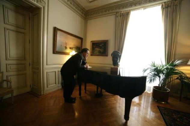Smile: Μαθήματα πιάνου ξεκίνησε ο Αντώνης Σαμαράς - Δείτε! (φωτό) - Κυρίως Φωτογραφία - Gallery - Video