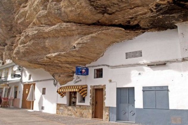 Setenil de las Bodegas - Γνωρίστε την πιο περίεργη πόλη της Ευρώπης αν όχι του κόσμου! Η πόλη που χτίστηκε κάτω από τον βράχο! (Φωτό) - Κυρίως Φωτογραφία - Gallery - Video