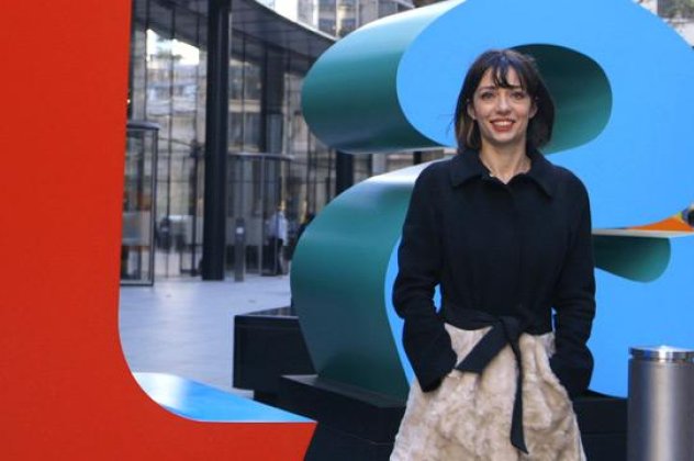Topwoman η Ελληνίδα Στέλλα Ιωάννου που έχει αναλάβει να διακοσμήσει τα εκπληκτικά γιγάντια γλυπτά σε όλο το Λονδίνο: Δείτε την! (βίντεο)  - Κυρίως Φωτογραφία - Gallery - Video