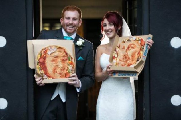 Smile: Αυτοί οι νεόνυμφοι πρωτοτύπησαν με τα δώρα τους χαρίζοντας από μία πίτσα με το πορτραίτο τους! (φωτό)  - Κυρίως Φωτογραφία - Gallery - Video