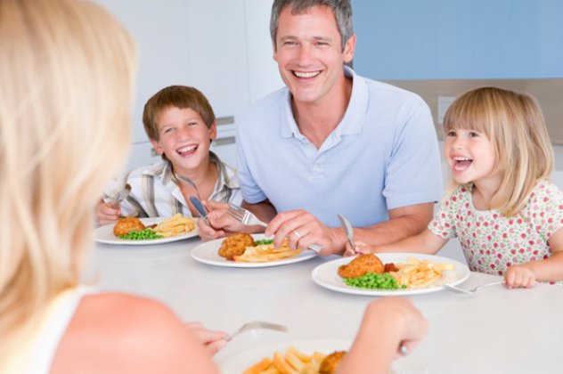 Πόσο σημαντικά είναι τα οικογενειακά γεύματα για την σωστή ανάπτυξη των παιδιών;  - Κυρίως Φωτογραφία - Gallery - Video