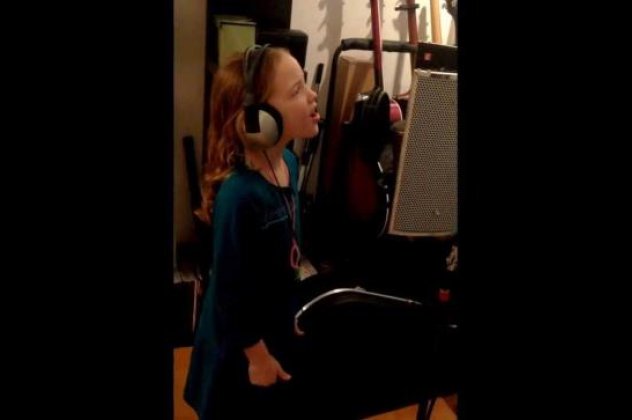 Όταν έχεις ταλέντο η ηλικία είναι το τελευταίο πράγμα - Αυτό το εννιάχρονο κοριτσάκι θα σας κόψει τη μιλιά... (βίντεο) - Κυρίως Φωτογραφία - Gallery - Video