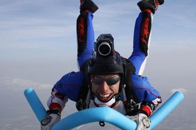 Τρόμος στα 8.000 μέτρα κατά τη διάρκεια ελεύθερης πτώσης-25χρονος skydiver χτύπησε στον αέρα με άλλον συναθλητή του κι έχασε τις αισθήσεις του (βίντεο) - Κυρίως Φωτογραφία - Gallery - Video