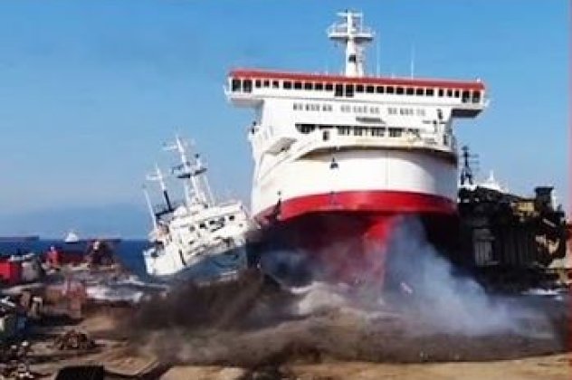Πλοίο βγήκε στη...στεριά στην Τουρκία στο τελευταίο του ταξίδι! (βίντεο) - Κυρίως Φωτογραφία - Gallery - Video
