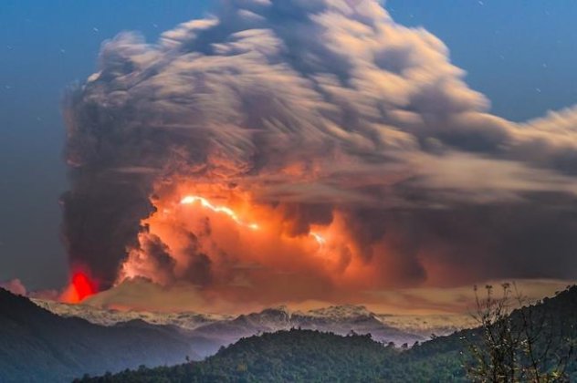 Ταξίδι στην Χιλή για να απολαύσουμε την αρχέγονη μανία των ηφαιστειακών εκρήξεων-Κόκκινη λάβα και αστραπές σε ένα μεγαλειώδες θέαμα για το ξεκίνημα της μέρας! (φωτό) - Κυρίως Φωτογραφία - Gallery - Video