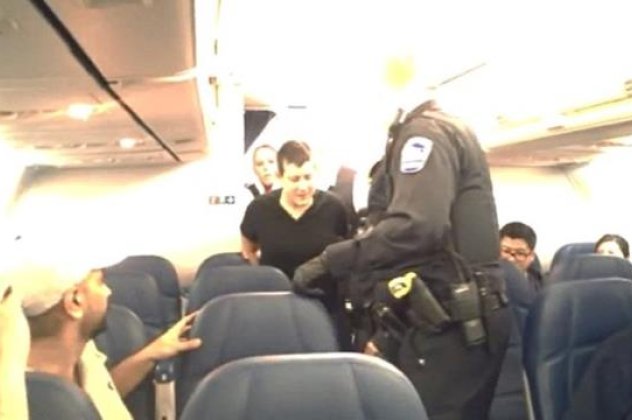 Smile: Αεροπλάνο έκανε αναγκαστική προσγείωση επειδή μια μεθυσμένη επιβάτης παρενοχλούσε...σεξουαλικά έναν συνεπιβάτη της (βίντεο) - Κυρίως Φωτογραφία - Gallery - Video
