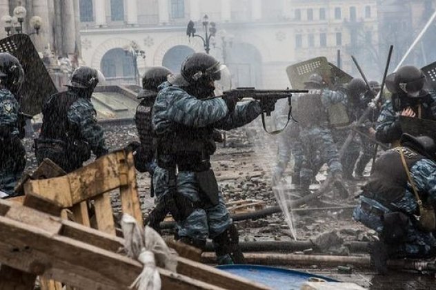 Απίστευτο βίντεο - Ελεύθεροι σκοπευτές γύρω από την Πλατεία Ανεξαρτησίας στο Κίεβο πυροβολούν τους διαδηλωτές! (βίντεο) - Κυρίως Φωτογραφία - Gallery - Video