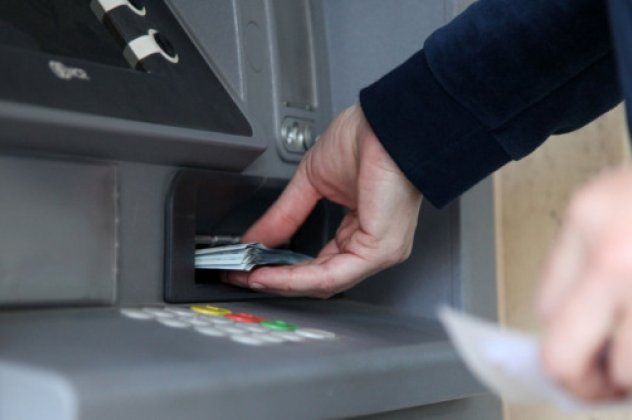 Νέα...κόλπα: Hackers κλέβουν χρήματα από ATM με χρήση USB sticks  - Κυρίως Φωτογραφία - Gallery - Video