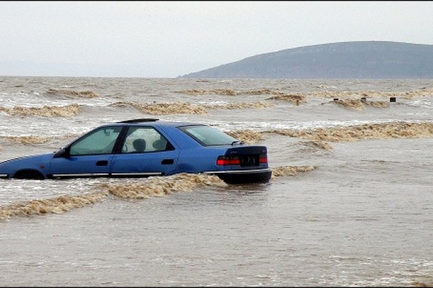 Έγκυος ήθελε να πνιγεί μαζί μαζί με τα υπόλοιπα τρία παιδιά της και έριξε το αυτοκίνητό της στη θάλασσα! (βίντεο) - Κυρίως Φωτογραφία - Gallery - Video