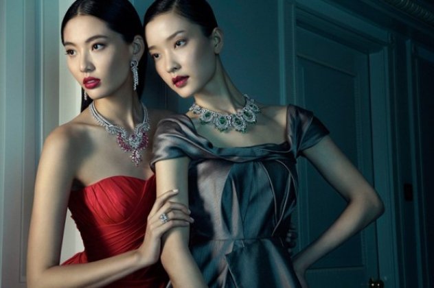 Γιατί ο διάσημος  Van Cleef & Arpels έβαλε καλλονές Κινέζες να φορέσουν τα μοναδικά πανάκριβα διαμάντια του; Προφανώς γιατί οι Κινέζοι μπορούν να τα πληρώσουν  μπουμπούκια μου ! - Κυρίως Φωτογραφία - Gallery - Video