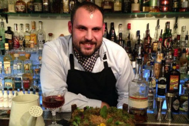 Αλέξανδρος Πρεβίστας, ο καλύτερος bartender 2014 μας φτιάχνει Μargarita με θυμάρι! ''Θεός'' της μπάρας‏!  - Κυρίως Φωτογραφία - Gallery - Video