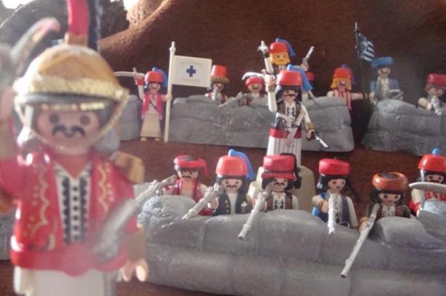 Εκπληκτικό:«Ζωντάνεψε» την Μάχη στα Δερβενάκια με... Playmobil ένας Έλληνας φανατικός των παιδικών μας παιχνιδιών και πήρε συγχαρητήρια μέχρι και από τους Τούρκους! (φωτογραφίες) - Κυρίως Φωτογραφία - Gallery - Video