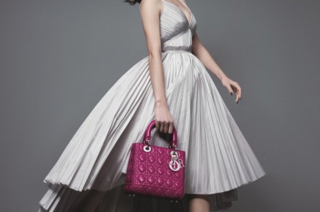 Αν μιλάμε για φινέτσα, αν προέχει το κλασσάτο, τότε η Μαριόν Κοτιγιάρ με τις θεσπέσιες Dior τσάντες και τα κλος φους ταινία είναι η επιτομή της κομψότητας!  - Κυρίως Φωτογραφία - Gallery - Video