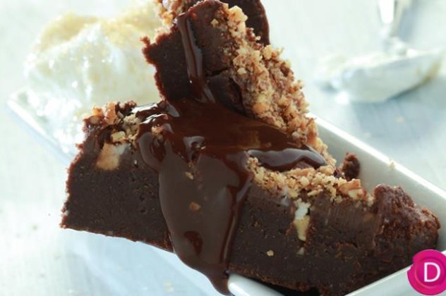 Brownies με κρέμα γιαουρτιού και γλάσο- Η απόλυτη σοκολατένια αμαρτία από την σεφ Ντίνα Νικολάου - Κυρίως Φωτογραφία - Gallery - Video