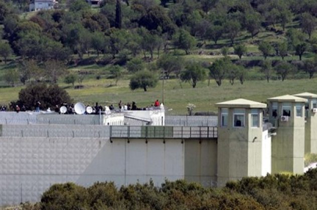 Συγκινούν τα λόγια της συζύγου του υπαρχιφύλακα Γιώργου Τσιρώνη που σκότωσε ο Ιλί Καρέλι στις φυλακές Μαλανδρίνου: «Για μένα δεν έχει αλλάξει κάτι, περιμένω να γυρίσει ο Γιώργος» - Κυρίως Φωτογραφία - Gallery - Video