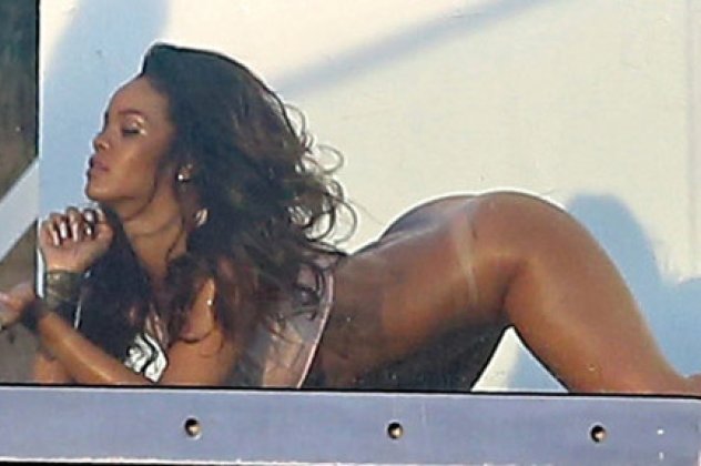 Έσπασε κάθε...όριο η Rihanna στη νέα της γυμνή φωτογράφιση και στα... τέσσερα (φωτό) - Κυρίως Φωτογραφία - Gallery - Video