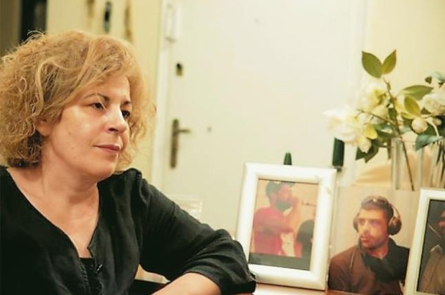 Η μητέρα του δολοφονημένου Παύλου Φύσσα αναρωτιέται: «Οι χρυσαυγίτες εμφανίζονται ξανά στο Πέραμα- Άξιζε τον κόπο να θυσιαστεί ο γιός μου;»  - Κυρίως Φωτογραφία - Gallery - Video