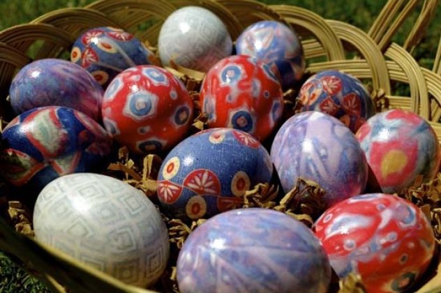 «Βάψτε» τα πασχαλινά αβγά χρησιμοποιώντας... γραβάτες! Ο πιο πρωτότυπος τρόπος για να διακοσμήσετε για το Πάσχα το σπίτι (φωτό) - Κυρίως Φωτογραφία - Gallery - Video