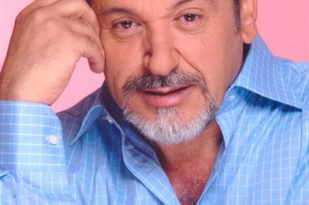 Αποκλειστικό: Ο αγαπημένος μας ηθοποιός Τάσος Χαλκιάς πάει για δήμαρχος Χαϊδαρίου και λέει στο eirinika.gr: 61 χρόνια ζω εδώ και δεν «υποκρίνομαι» τον ευσυνείδητο πολίτη - Κυρίως Φωτογραφία - Gallery - Video