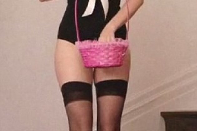 Είδατε την συγκλονιστική Μιράντα Κερ ντυμένη Πασχαλινό κουνέλακι τύπου Playboy με μαύρο κορσεδάκι και ολομέταξες κάλτες; (φωτό)  - Κυρίως Φωτογραφία - Gallery - Video