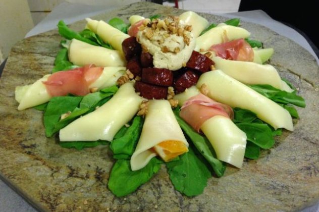 Πλατό φρούτων με τυριά και αλλαντικά μας φτιάχνει ο σεφ μας Κωνσταντίνος Μουζάκης- Απλό, γρήγορο και γευστικότατο! - Κυρίως Φωτογραφία - Gallery - Video